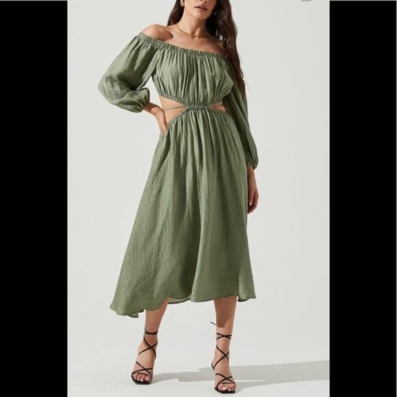 ASTR the Label Revolve Cassian Dress Womens‎ XS Green Midi Cut Out Off Shoulder - Picture 1 of 12
